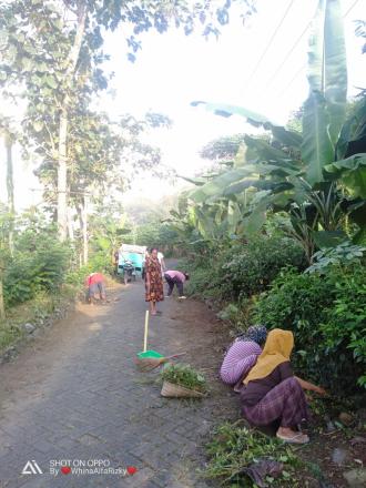 Kerja Bakti Lingkungan Krajan